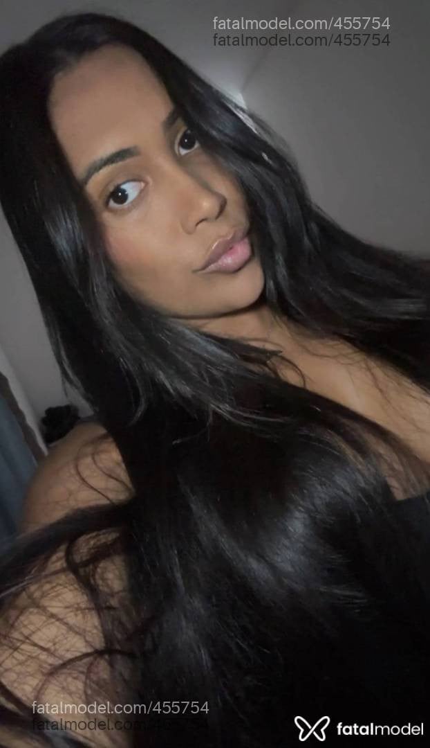 Acompanhante mulher morena (o) de olhos pretos - LET FONSECA