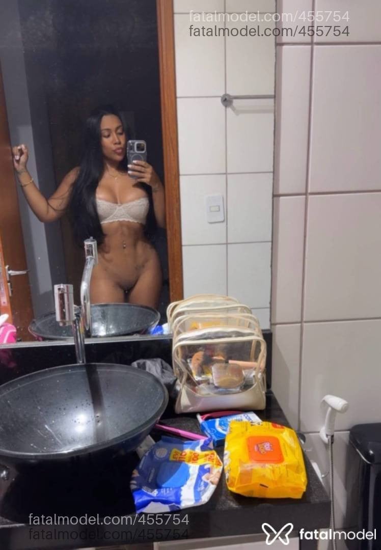 Acompanhante mulher morena (o) de olhos pretos - LET FONSECA