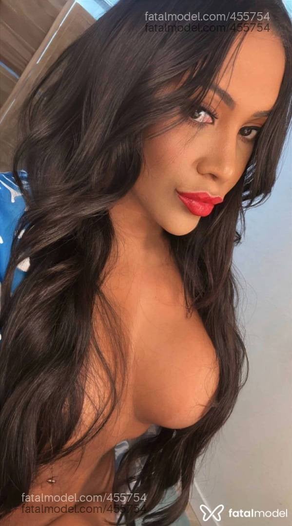 Acompanhante mulher morena (o) de olhos pretos - LET FONSECA