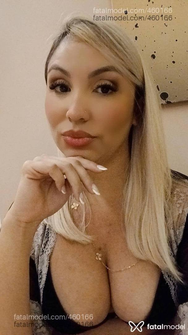 Acompanhante mulher loira (o) de olhos castanhos - Isabela Dantas