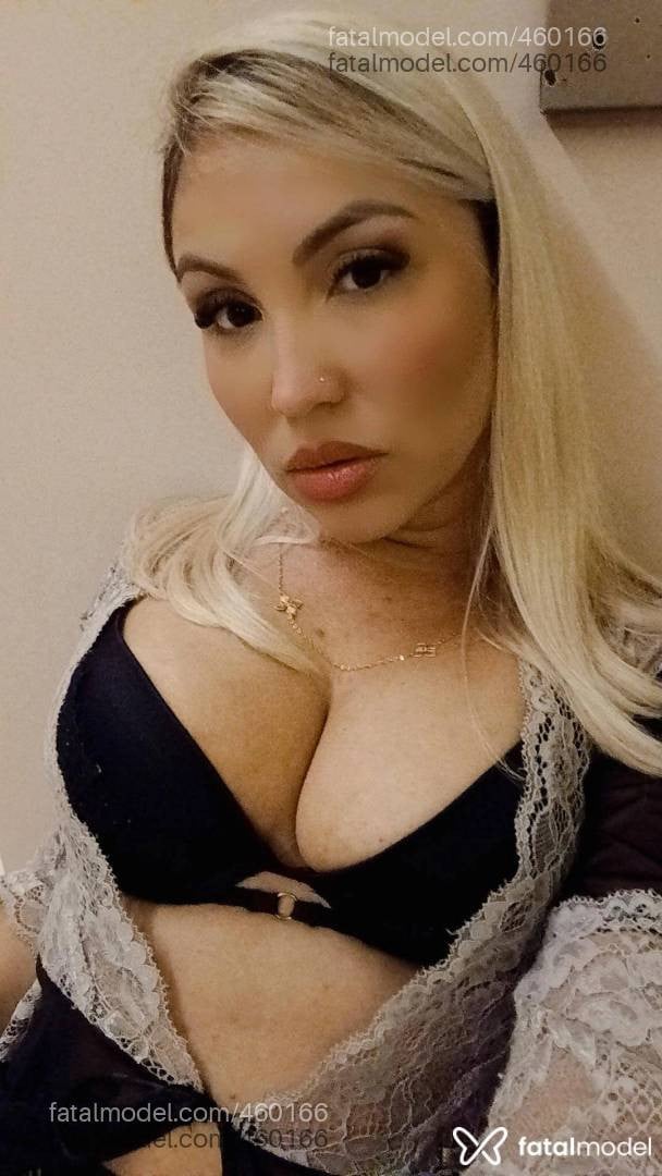 Acompanhante mulher loira (o) de olhos castanhos - Isabela Dantas