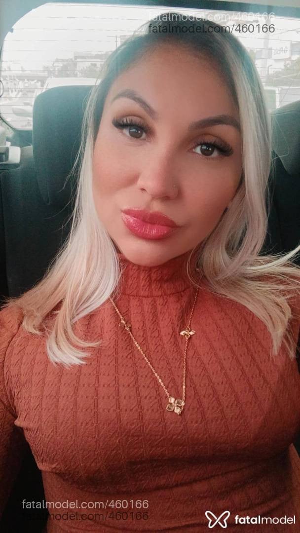 Acompanhante mulher loira (o) de olhos castanhos - Isabela Dantas