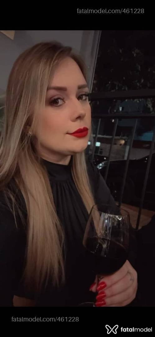Acompanhante mulher loira (o) de olhos mel em Araguari - Mellina