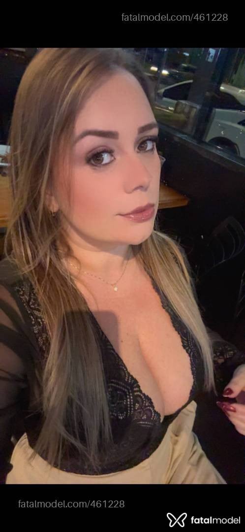 Acompanhante mulher loira (o) de olhos mel - Mellina