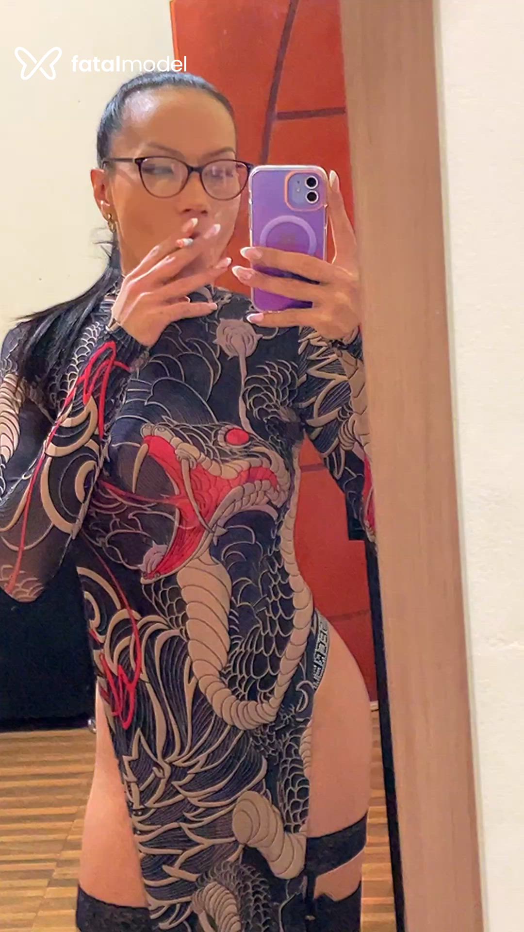 Acompanhante mulher trans loira (o) de olhos cinza - Japah