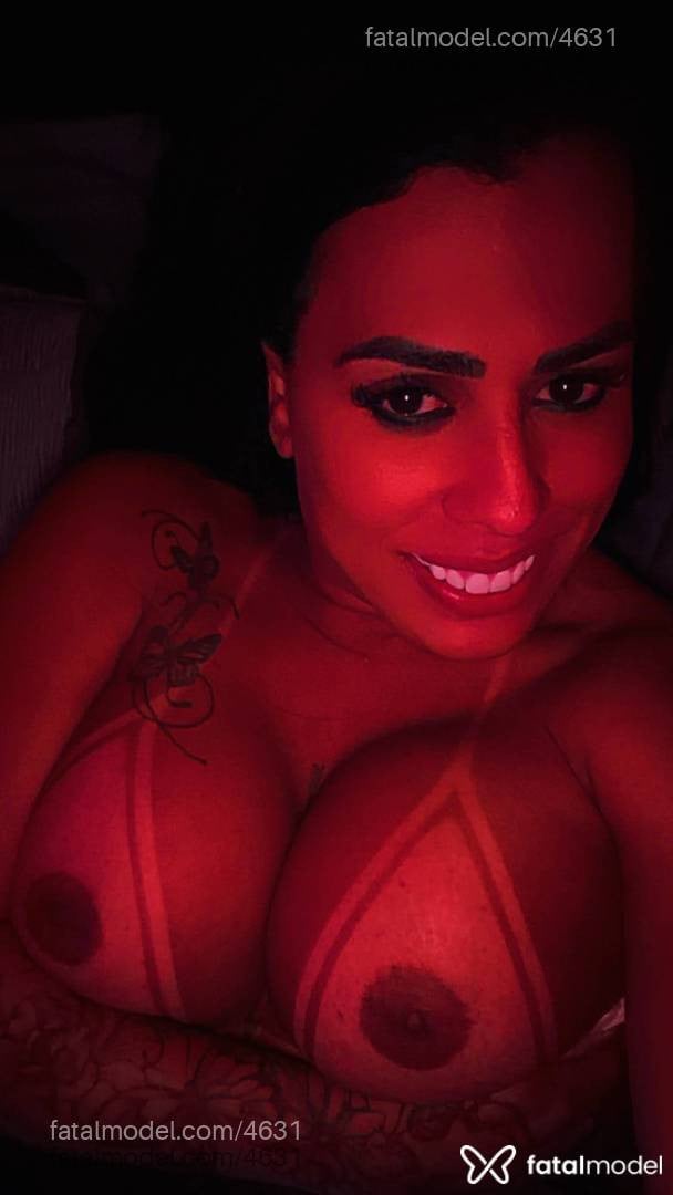 Acompanhante travesti morena (o) de olhos castanhos em Anápolis - Jhenyfer Marine