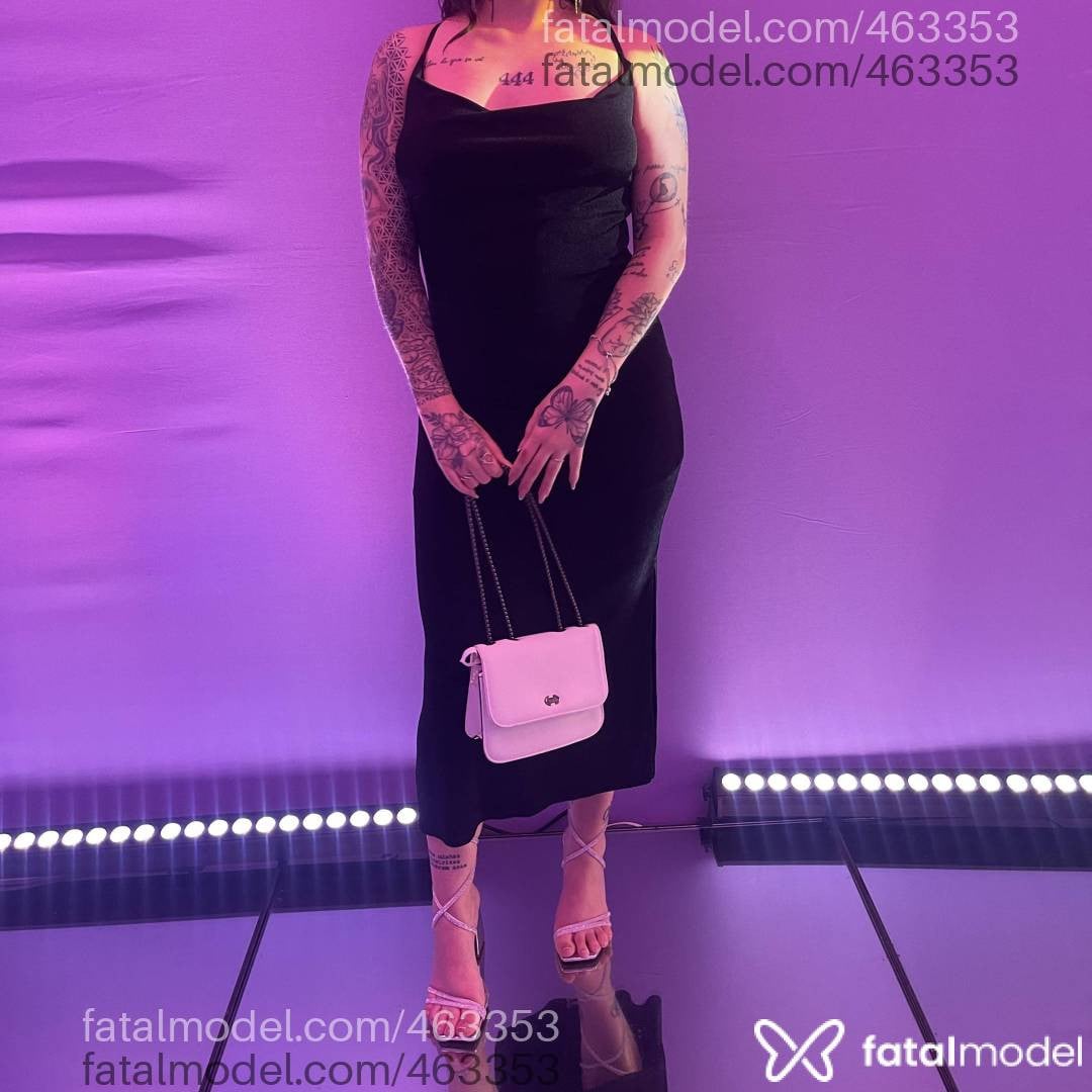Acompanhante mulher com cabelo castanho de olhos mel - Eduarda Paz Acompanhante mulher com cabelo castanho de olhos mel - Eduarda Paz