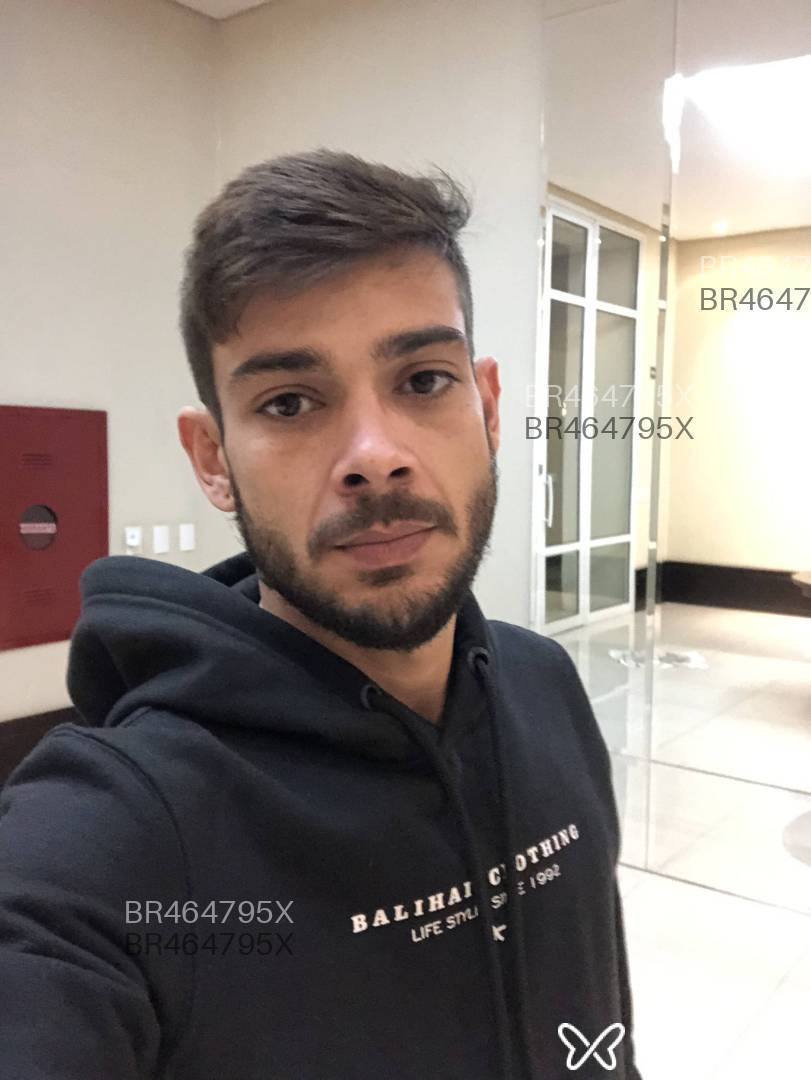 Acompanhante homem com cabelo castanho de olhos castanhos em Curitiba - Kaike