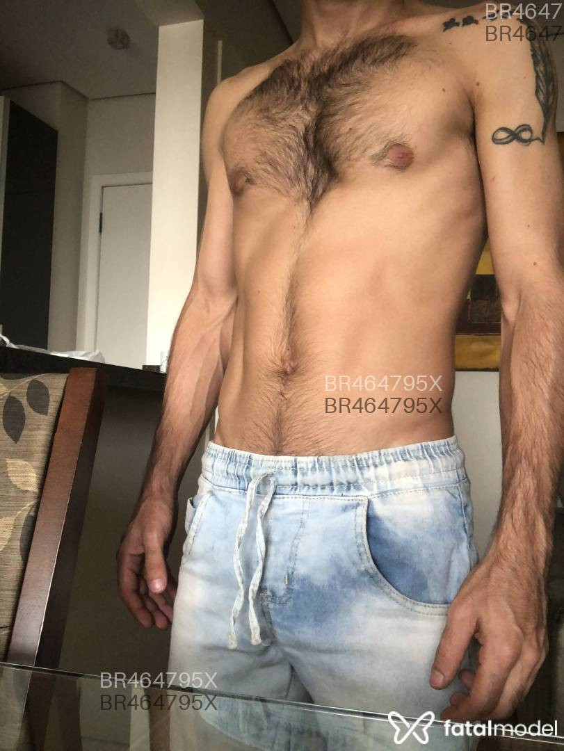 Acompanhante homem com cabelo castanho de olhos castanhos em Curitiba - Kaike
