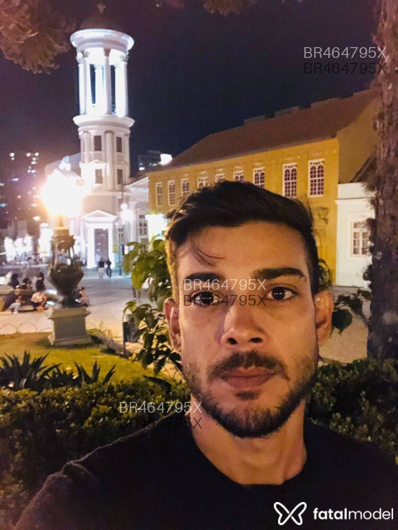 Acompanhante homem com cabelo castanho de olhos castanhos em Curitiba - Kaike