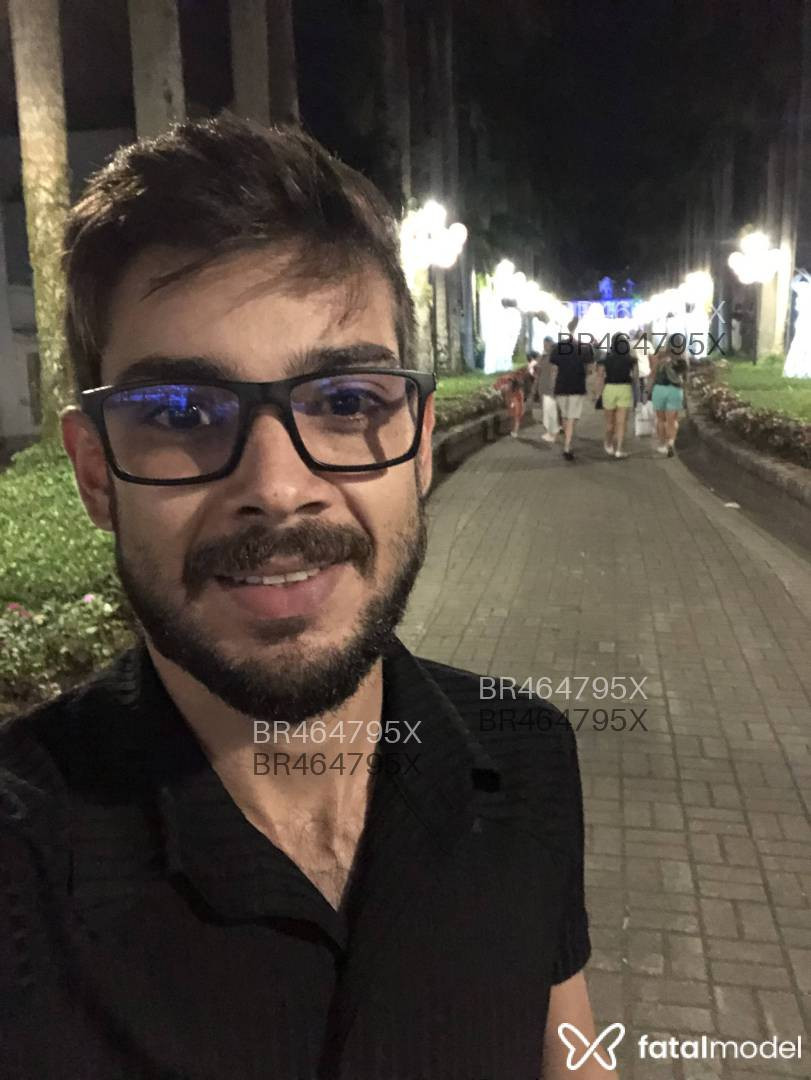 Acompanhante homem com cabelo castanho de olhos castanhos em Curitiba - Kaike