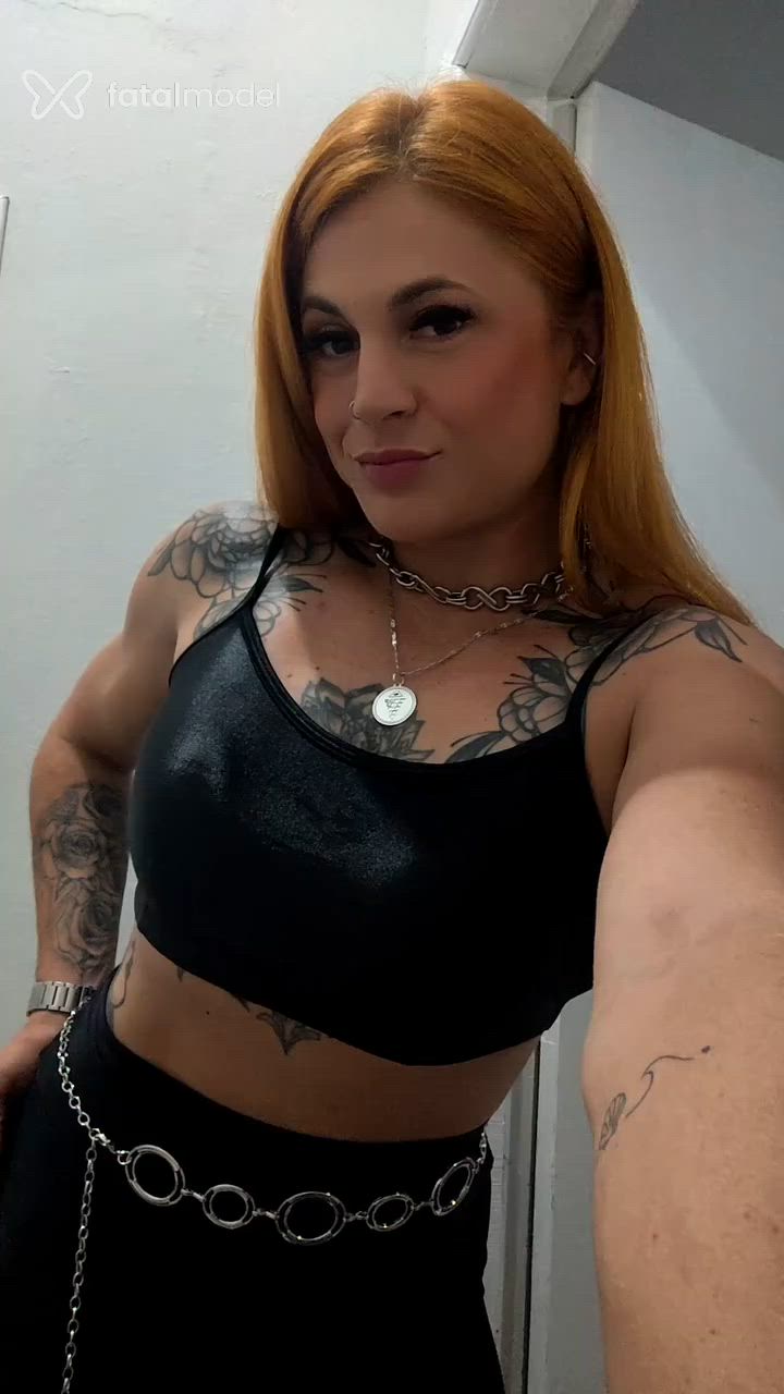 Acompanhante mulher ruiva (o) de olhos castanhos - Evelyn