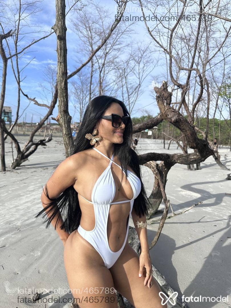 Acompanhante mulher com cabelo castanho de olhos castanhos - Isabelly
