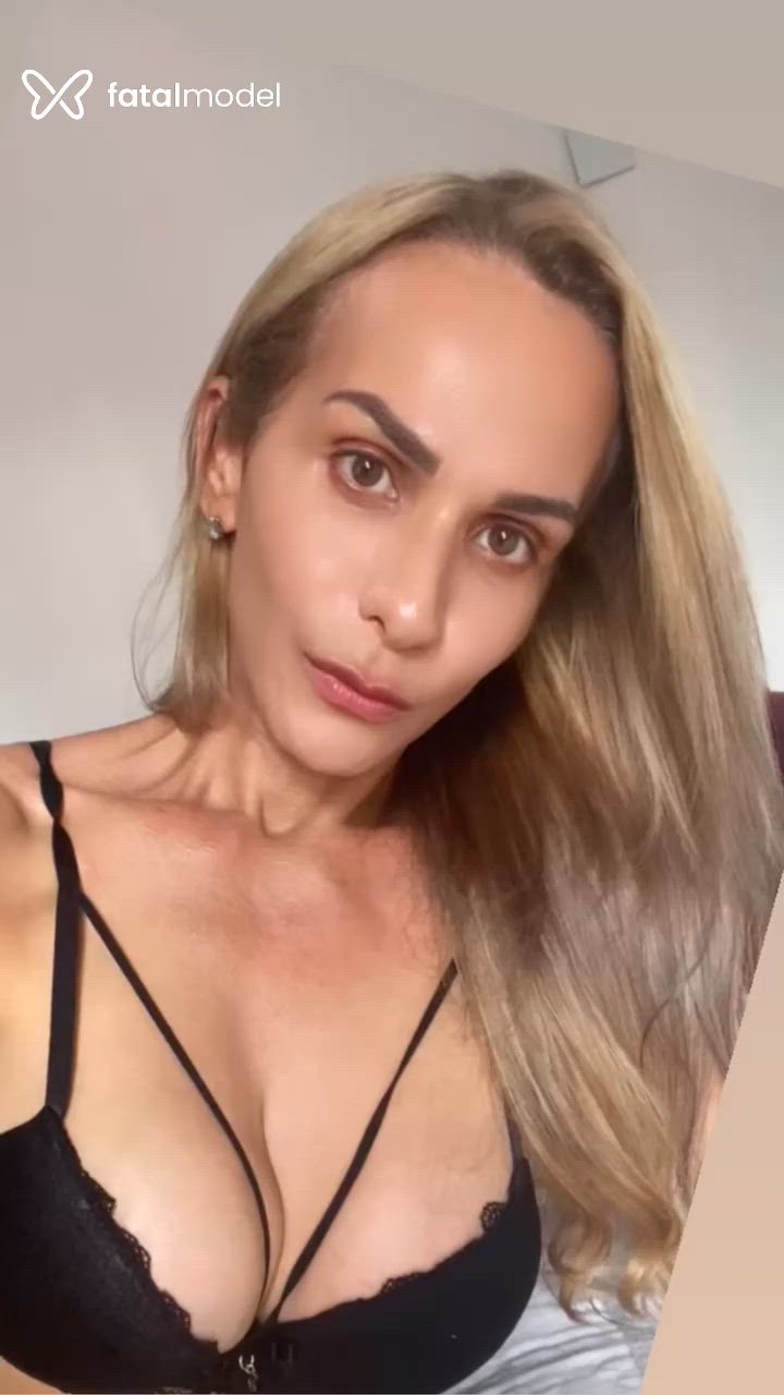 Acompanhante mulher trans loira (o) de olhos mel - Brenda Acompanhante mulher trans loira (o) de olhos mel - Brenda