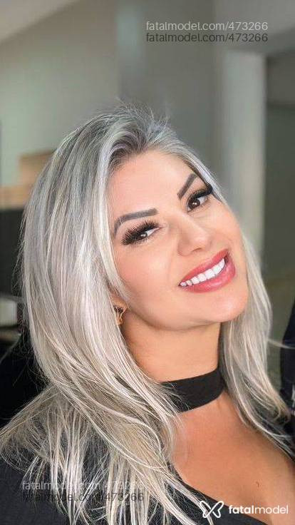 Acompanhante mulher loira (o) de olhos castanhos - Pérola Ferraz