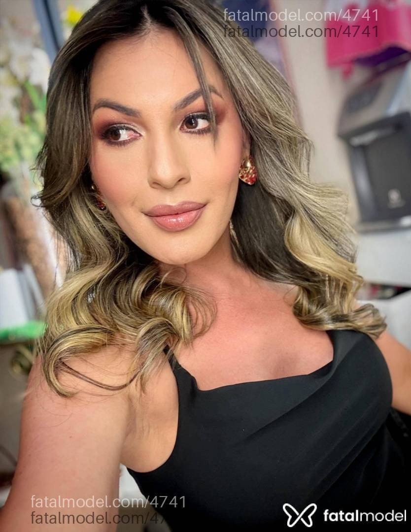 Acompanhante mulher trans com cabelo castanho de olhos castanhos em Três Lagoas Acompanhante mulher trans com cabelo castanho de olhos castanhos em Três Lagoas - Lorena