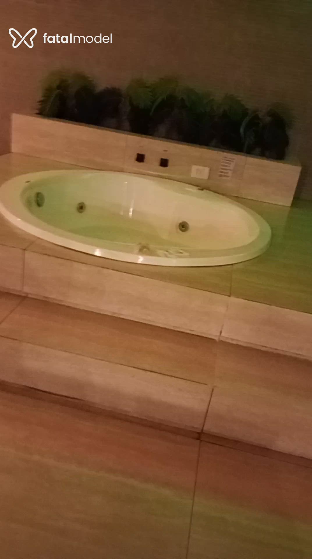 Acompanhante mulher trans com cabelo castanho de olhos castanhos - Lorena