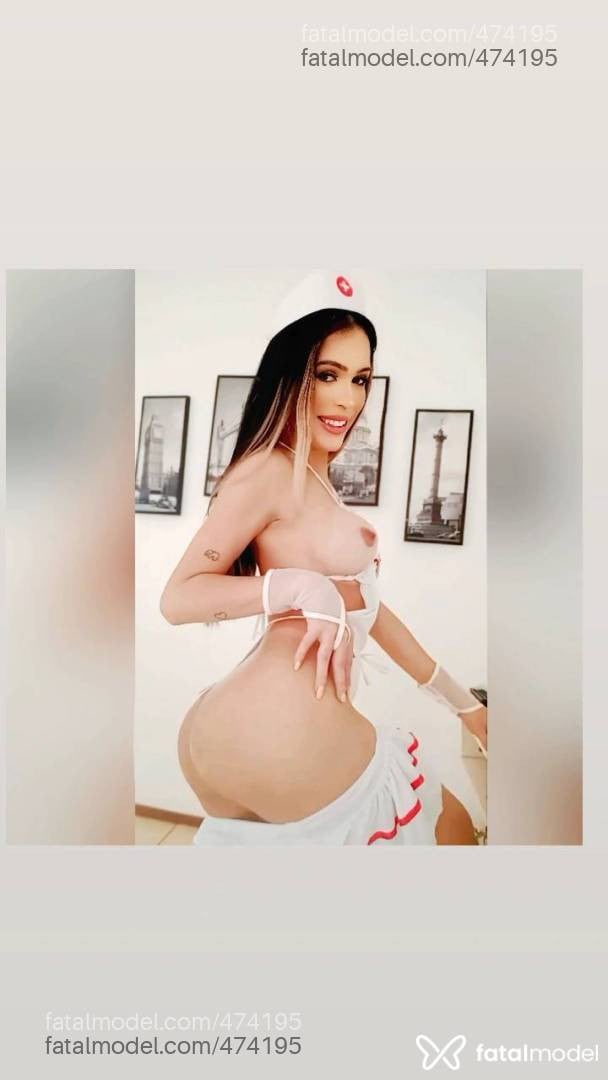 Acompanhante mulher trans morena (o) de olhos mel - Liane
