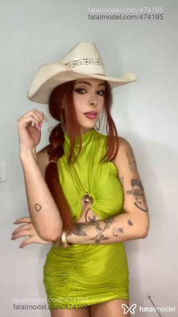 Acompanhante mulher trans morena (o) de olhos mel - Liane