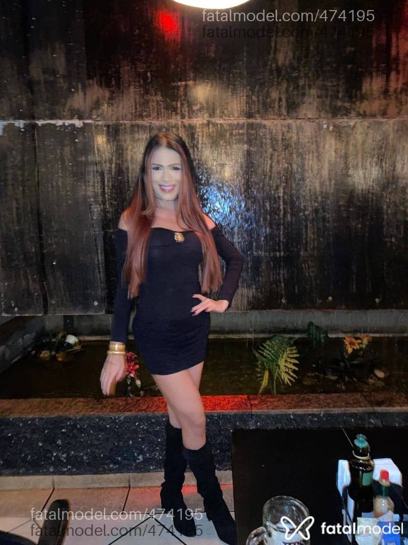Acompanhante mulher trans morena (o) de olhos mel - Liane