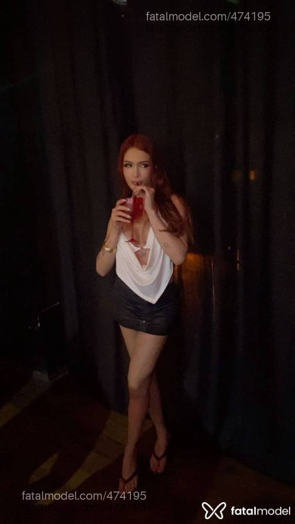 Acompanhante mulher trans morena (o) de olhos mel - Liane