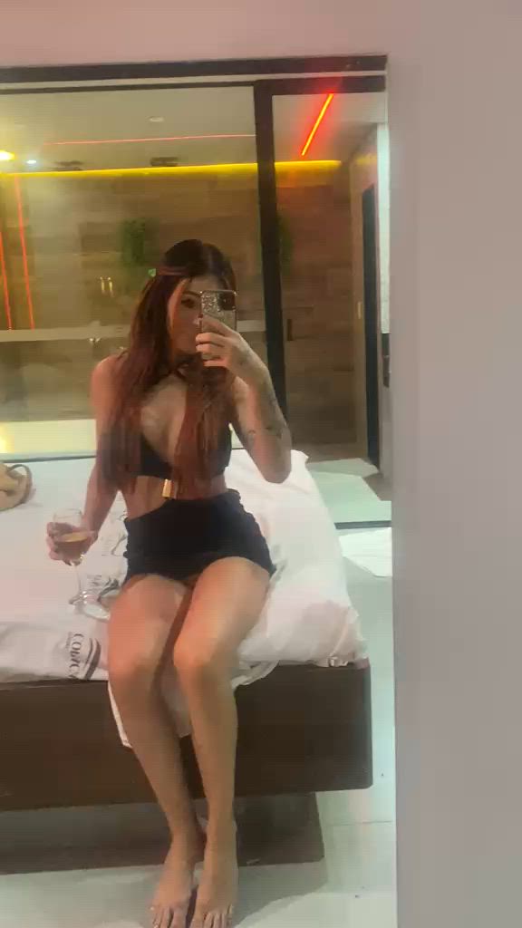 Acompanhante mulher trans morena (o) de olhos mel - Liane