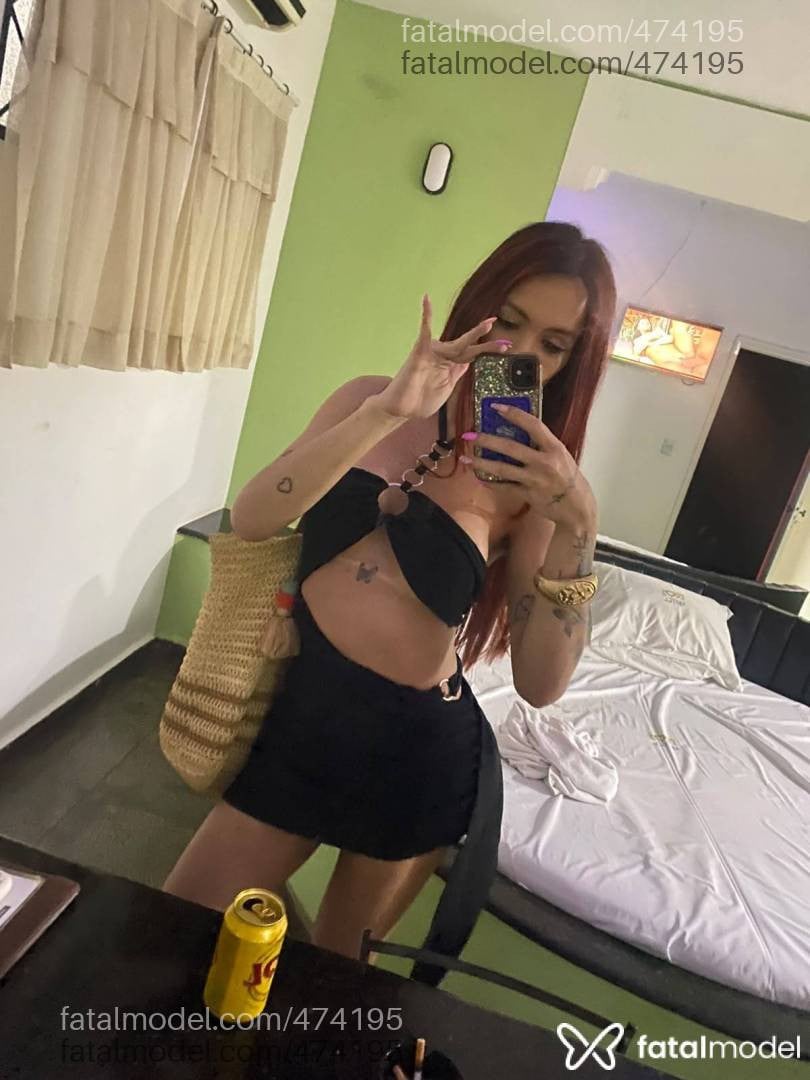 Acompanhante mulher trans morena (o) de olhos mel - Liane