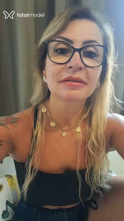 Acompanhante mulher loira (o) de olhos castanhos - Pérola