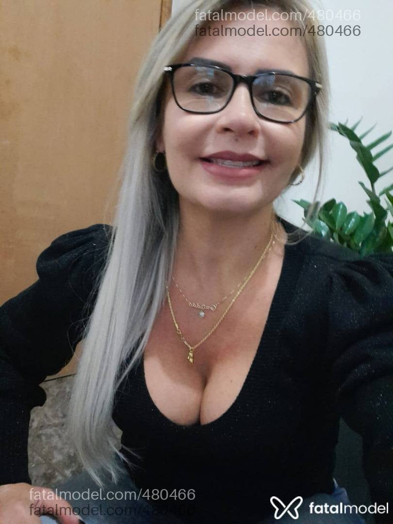 Acompanhante mulher loira (o) de olhos castanhos - Pérola
