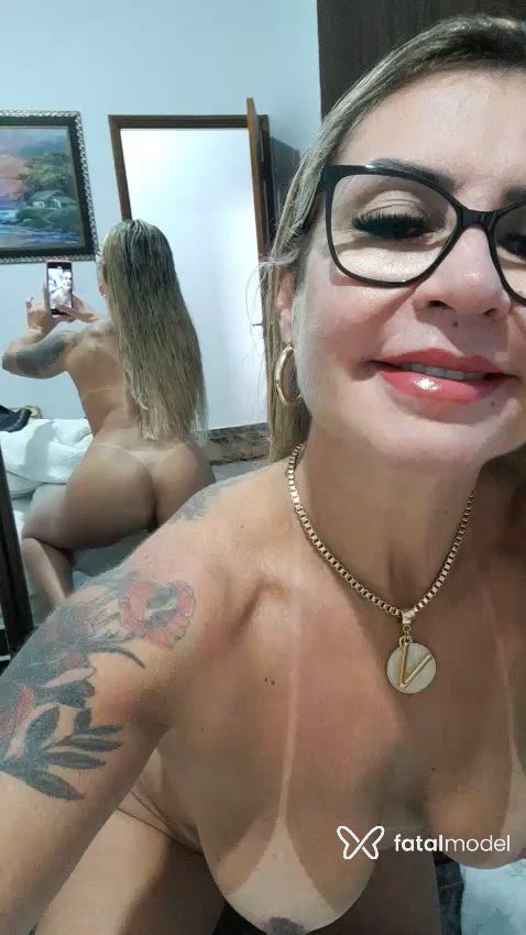 Acompanhante mulher loira (o) de olhos castanhos - Pérola