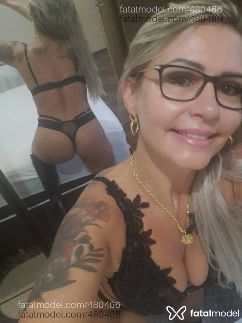 Acompanhante mulher loira (o) de olhos castanhos - Pérola