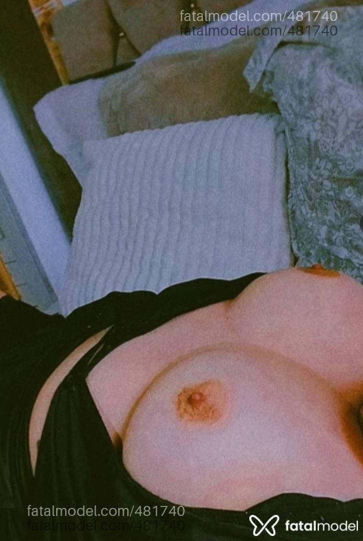 Acompanhante mulher loira (o) de olhos castanhos - Kelly