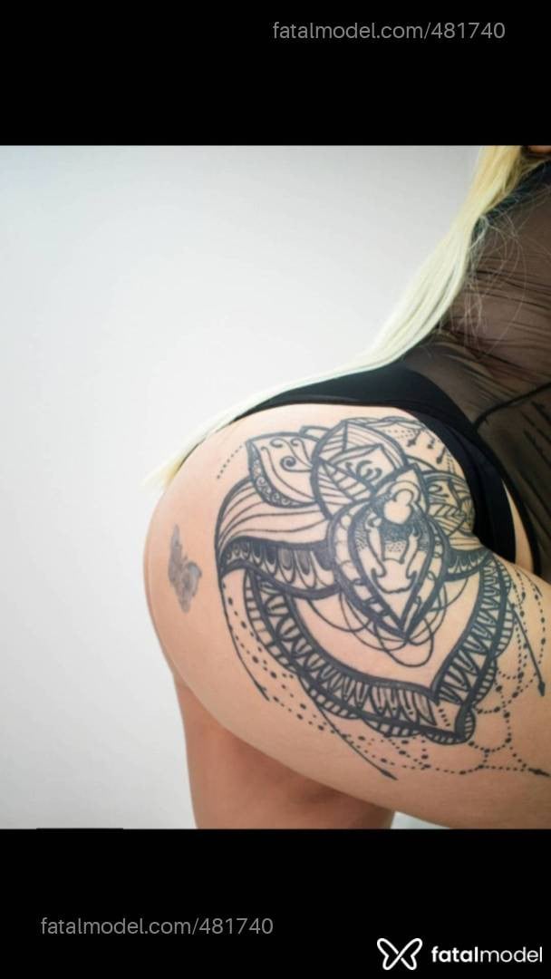 Acompanhante mulher loira (o) de olhos castanhos - Kelly