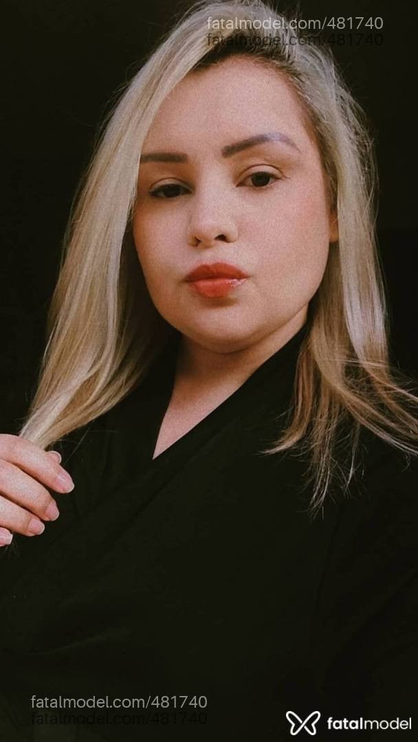 Acompanhante mulher loira (o) de olhos castanhos - Kelly