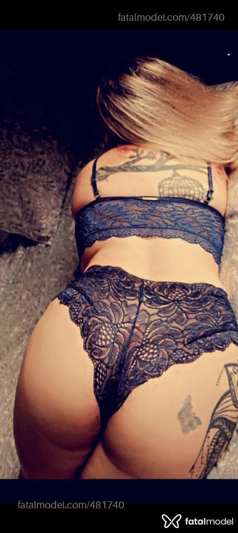 Acompanhante mulher loira (o) de olhos castanhos - Kelly