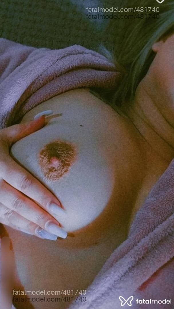 Acompanhante mulher loira (o) de olhos castanhos - Kelly