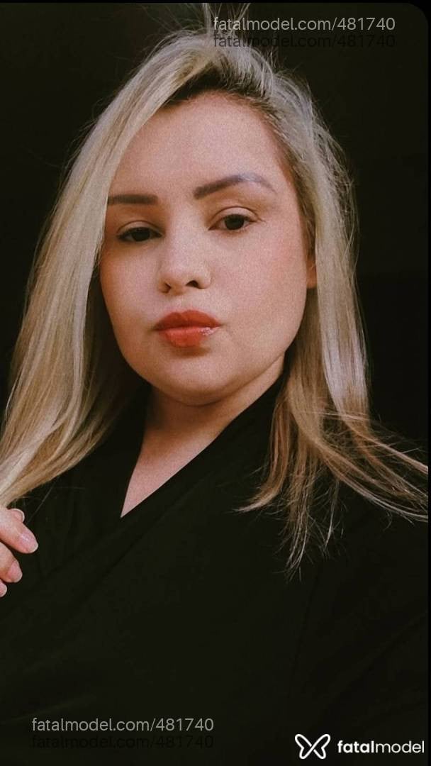 Acompanhante mulher loira (o) de olhos castanhos - Kelly