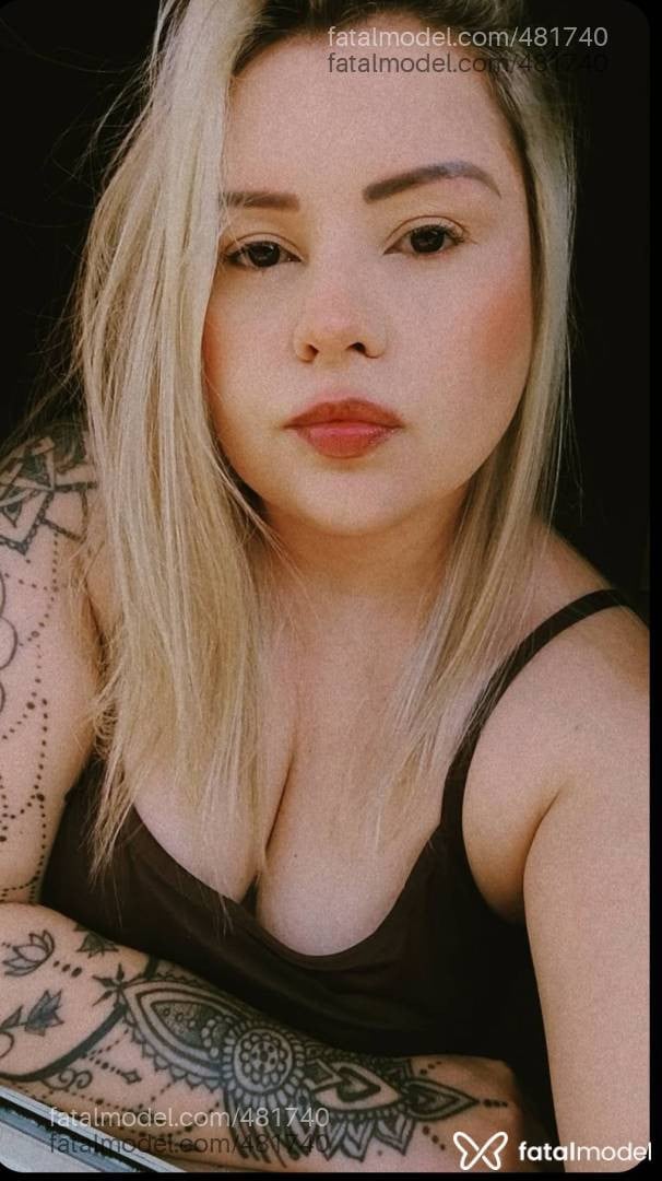 Acompanhante mulher loira (o) de olhos castanhos - Kelly