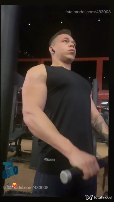 Acompanhante homem com cabelo castanho de olhos castanhos - Renan Filho