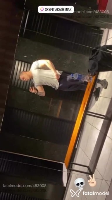 Acompanhante homem com cabelo castanho de olhos castanhos - Renan Filho