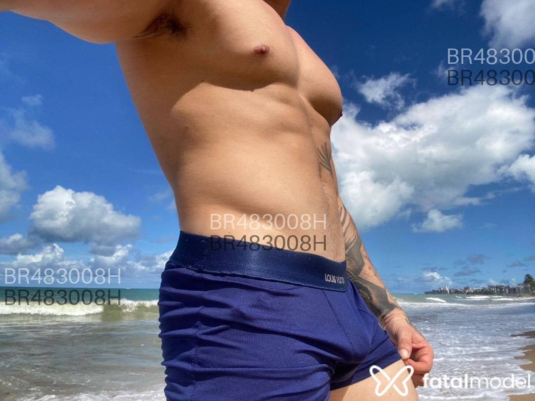 Acompanhante homem com cabelo castanho de olhos castanhos - Renan Filho