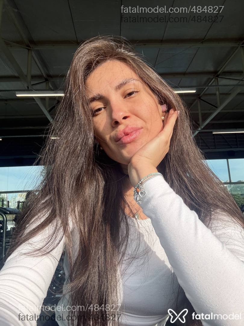 Acompanhante mulher com cabelo castanho de olhos castanhos - Marina