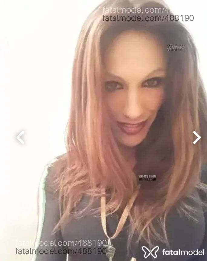 Acompanhante mulher trans loira (o) de olhos mel - Alana