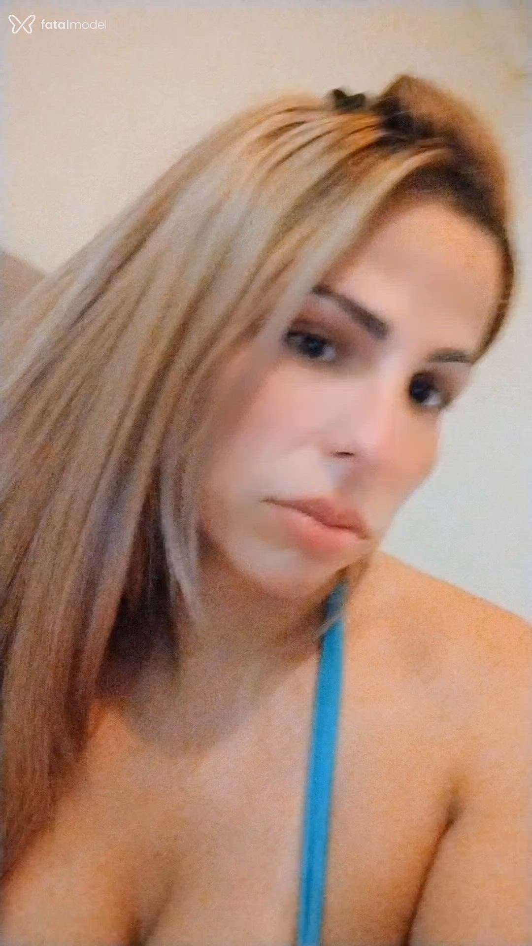 Acompanhante mulher trans loira (o) de olhos mel - Jamile