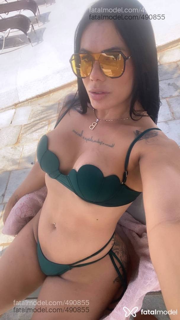 Acompanhante mulher trans com cabelo castanho de olhos castanhos - Barbara Nunes