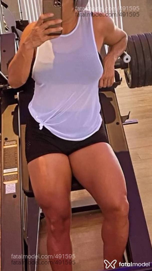 Acompanhante mulher com cabelo castanho de olhos castanhos - Secreta Hotwife