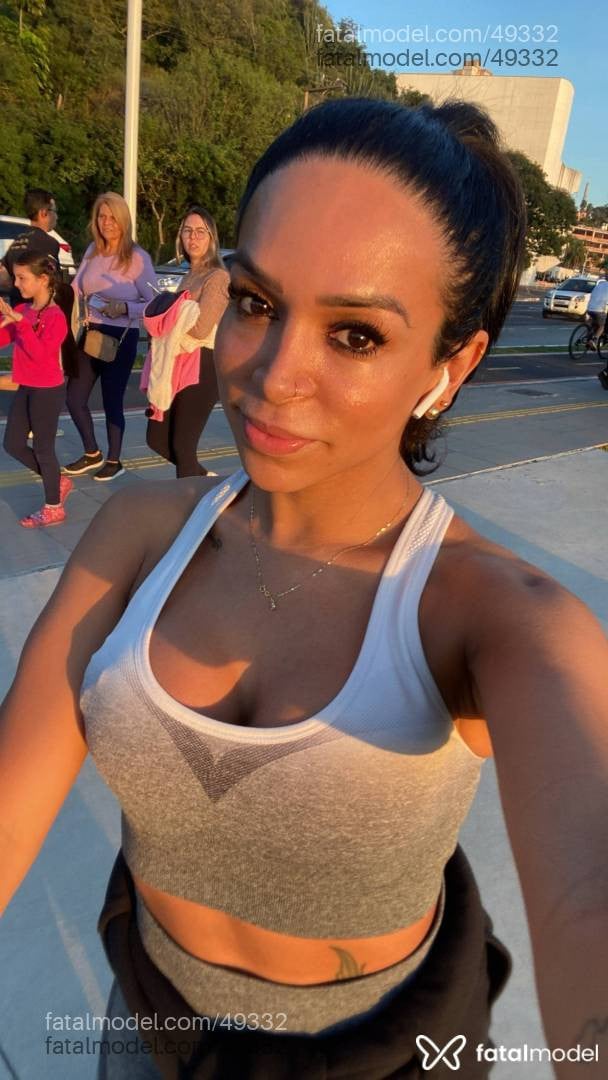 Acompanhante travesti morena (o) de olhos castanhos - Cintia Dutra