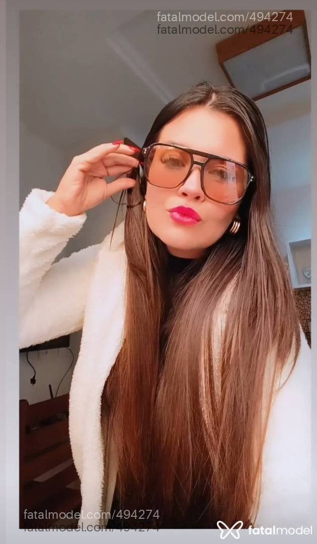 Acompanhante mulher com cabelo castanho de olhos mel - Samy Costa