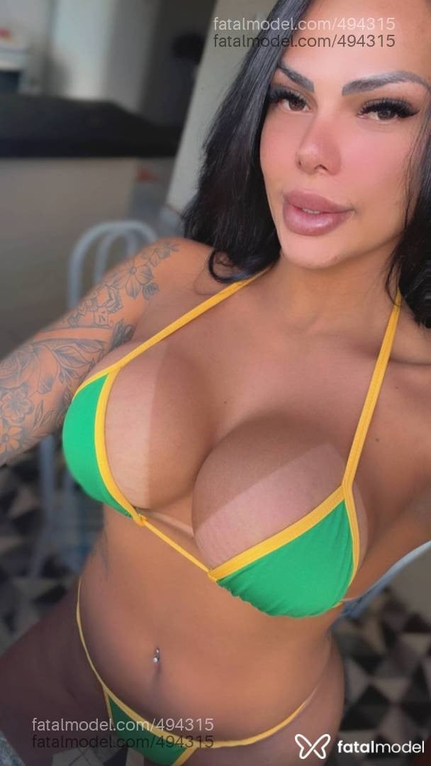 Acompanhante travesti morena (o) de olhos castanhos - Bruna