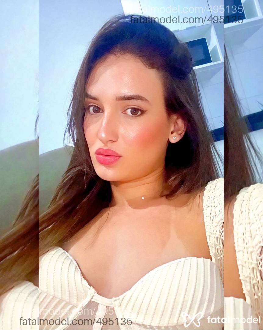 Acompanhante mulher trans com cabelo castanho de olhos mel em Pouso Alegre - Bruna Rios